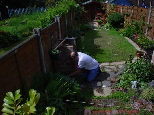 ai10.photobucket.com_albums_a114_andyw823_decking_001.jpg