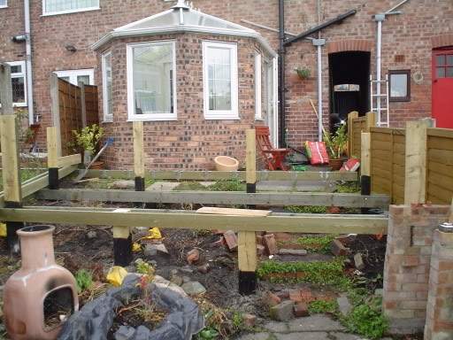 ai10.photobucket.com_albums_a114_andyw823_decking_004.jpg