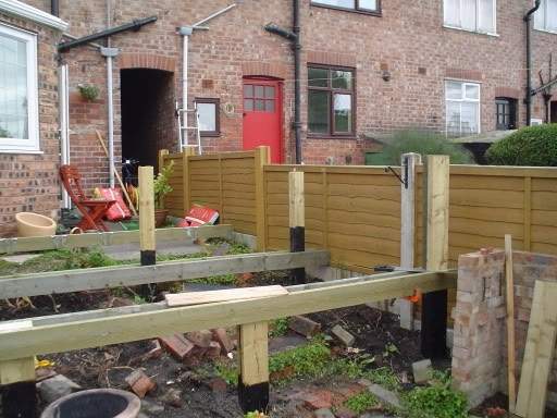 ai10.photobucket.com_albums_a114_andyw823_decking_005.jpg