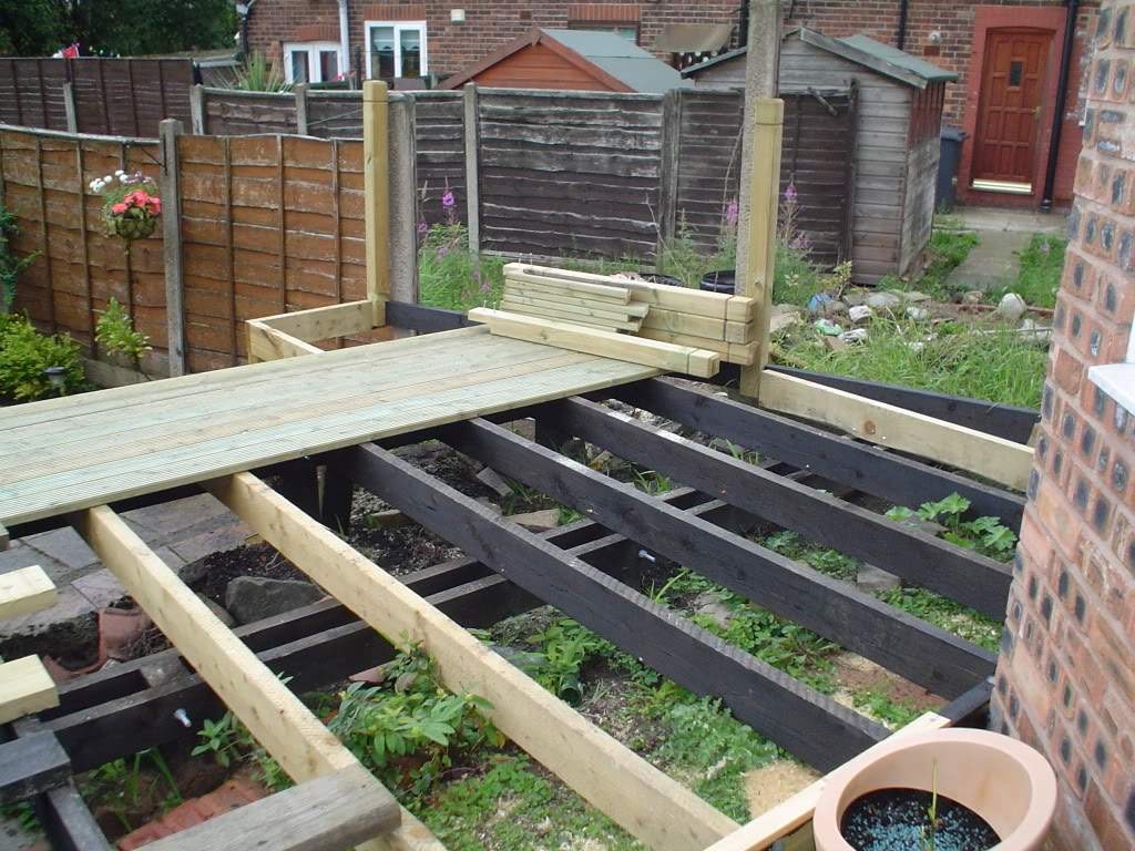 ai10.photobucket.com_albums_a114_andyw823_decking_006_1.jpg
