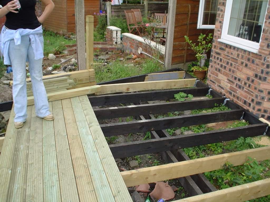 ai10.photobucket.com_albums_a114_andyw823_decking_006_3.jpg