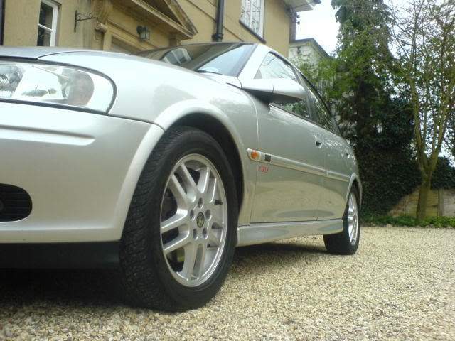 ai32.photobucket.com_albums_d25_violentvectra_veccy150004.jpg