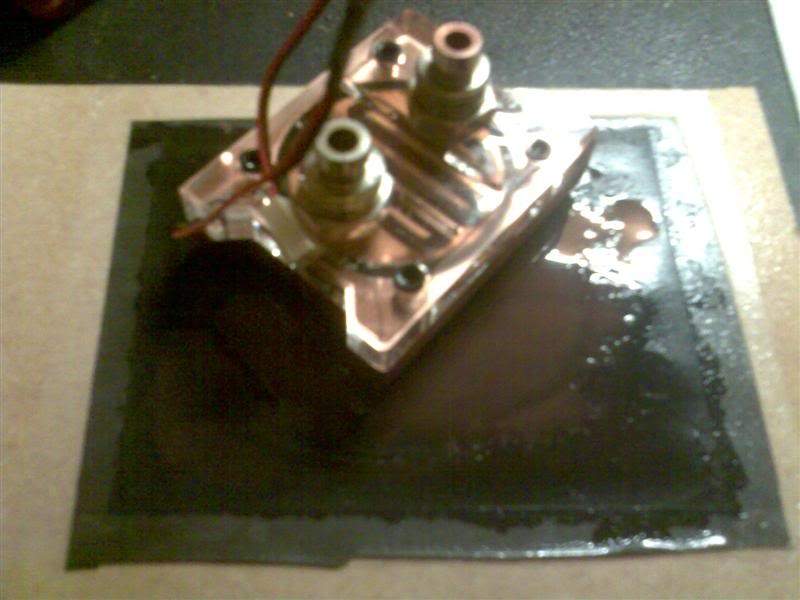 ai90.photobucket.com_albums_k262_evocarlos_water_20cooled_cpu_20block_lappingMed.jpg