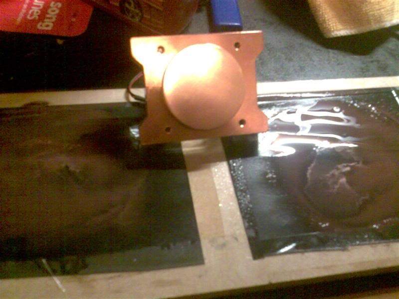 ai90.photobucket.com_albums_k262_evocarlos_water_20cooled_cpu_20block_400and600M.jpg