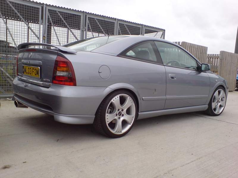 ahomepage.ntlworld.com_w.marsland1_eibach_206040_Rear_20quarter.jpg