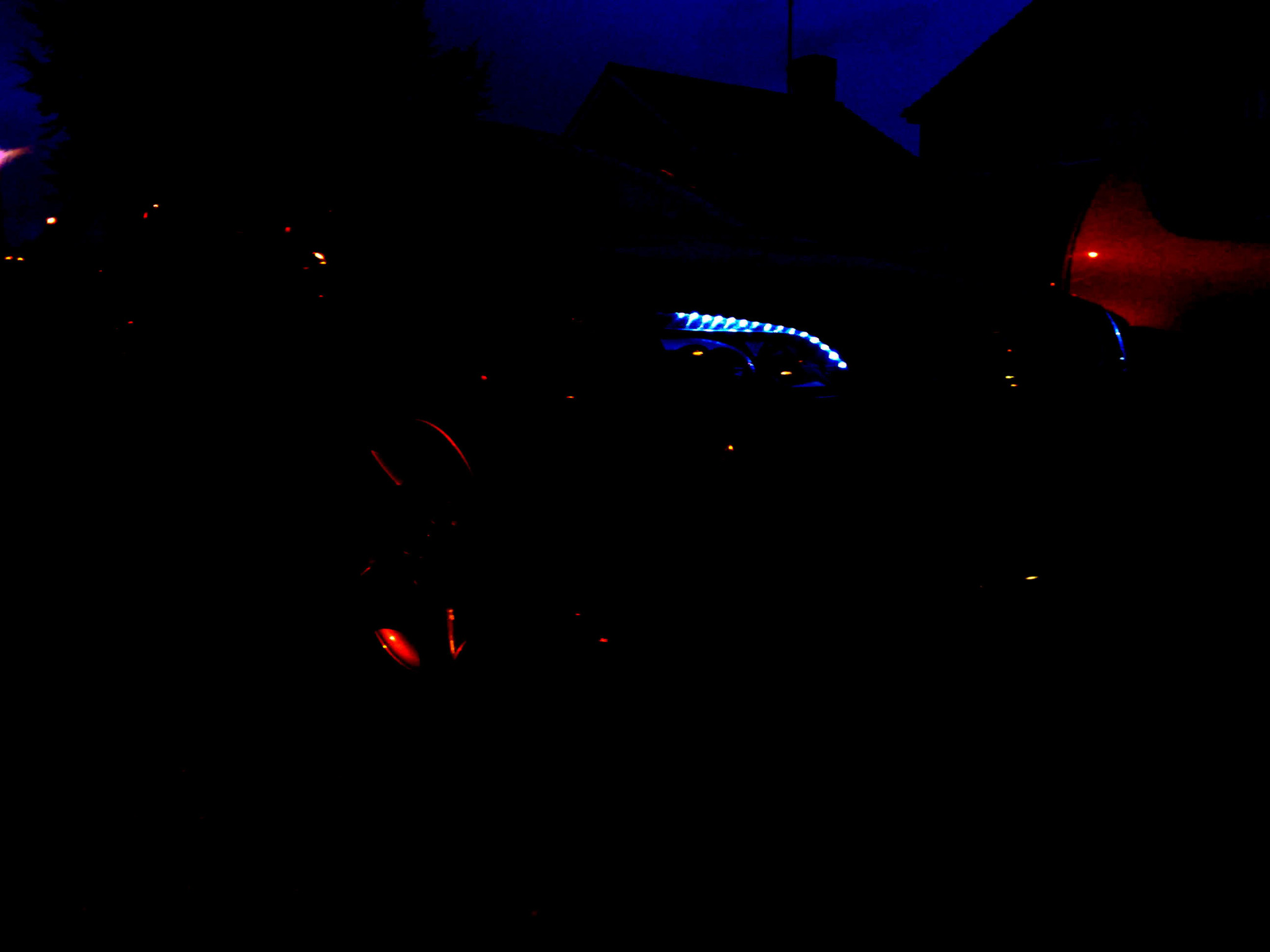 ai54.photobucket.com_albums_g105_pugqs_frontdarkVERYDARK.jpg