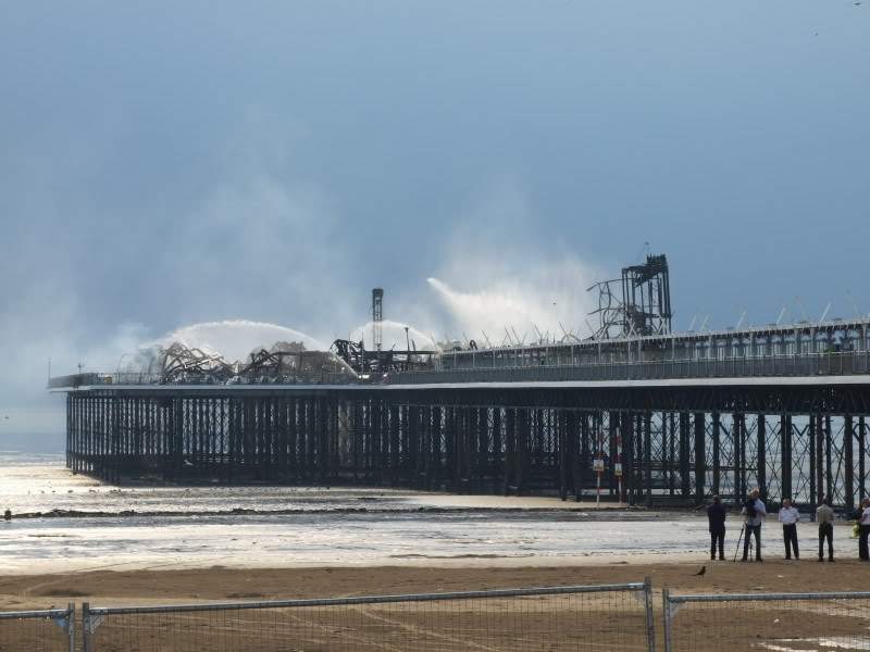 ai3.photobucket.com_albums_y62_johnnyn1973_WestonSuper_MareGrandPierFire026.jpg
