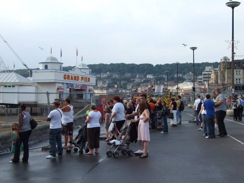 ai3.photobucket.com_albums_y62_johnnyn1973_WestonSuper_MareGrandPierFire023.jpg