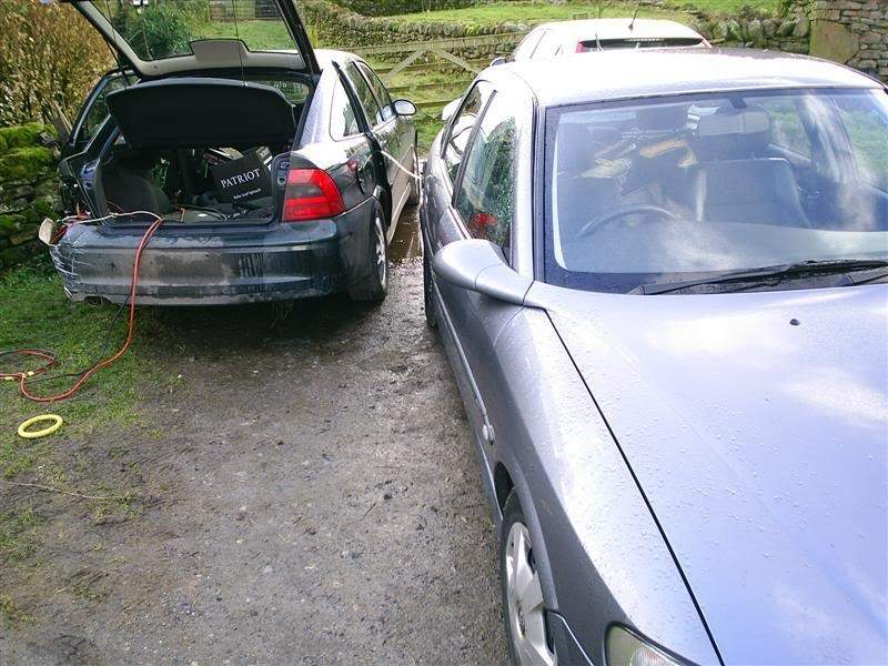 ai3.photobucket.com_albums_y67_evilbloke_Vectrainprogress_fuelling_up.jpg