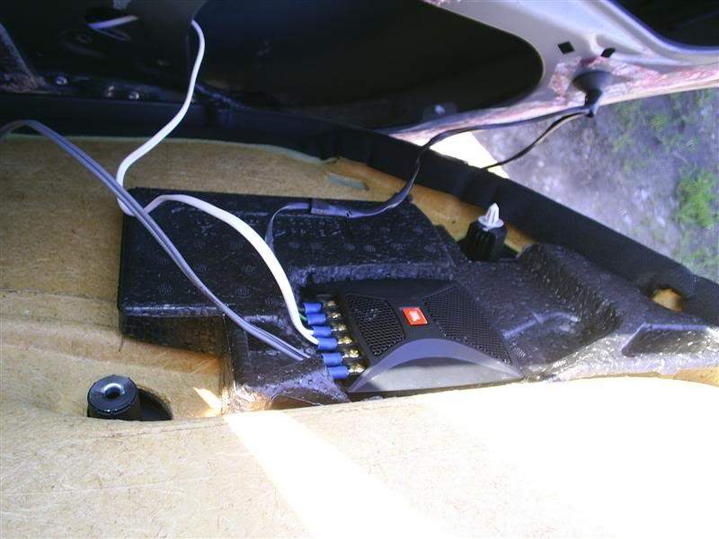 ai3.photobucket.com_albums_y67_evilbloke_Vectrainprogress_Driversreardoorwiring.jpg