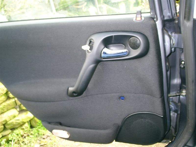 ai3.photobucket.com_albums_y67_evilbloke_Vectrainprogress_Passengerreardoor.jpg