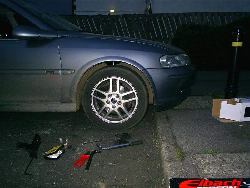 ai3.photobucket.com_albums_y67_evilbloke_Vectrainprogress_frontsfitted.jpg