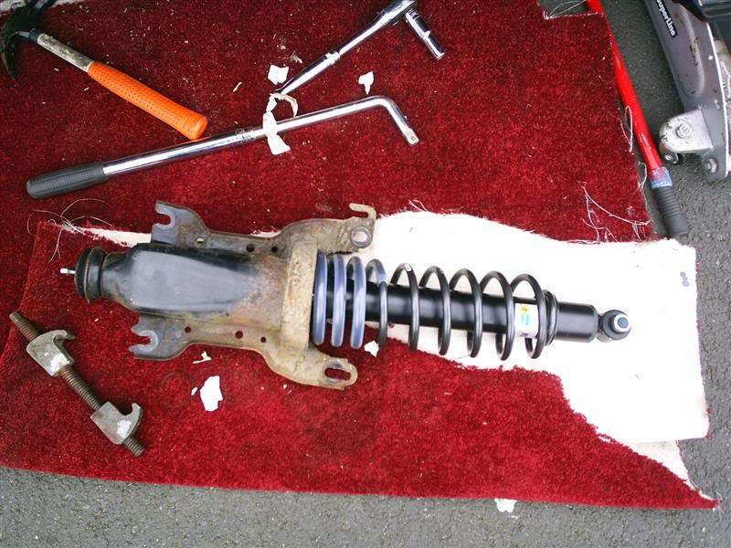 ai3.photobucket.com_albums_y67_evilbloke_Vectrainprogress_Rearsuspensionassemble.jpg