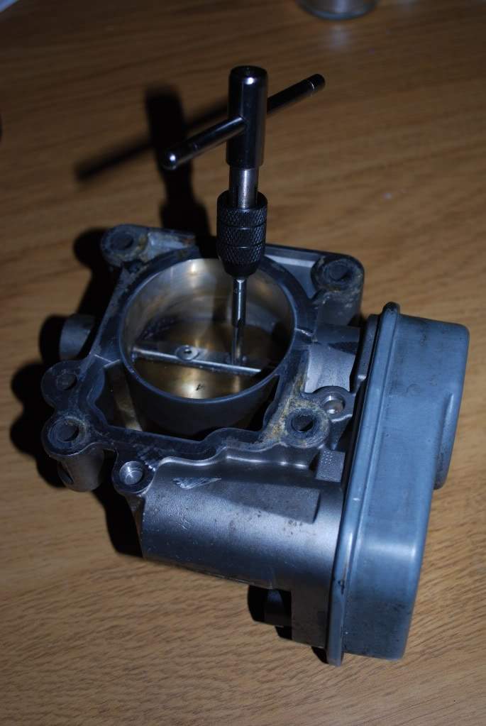 ai81.photobucket.com_albums_j213_mandarinvx_Throttle_20Body_DSC_1136.jpg
