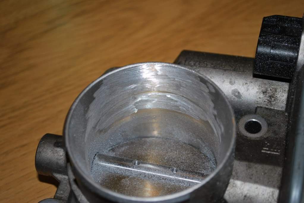 ai81.photobucket.com_albums_j213_mandarinvx_Throttle_20Body_DSC_1138.jpg
