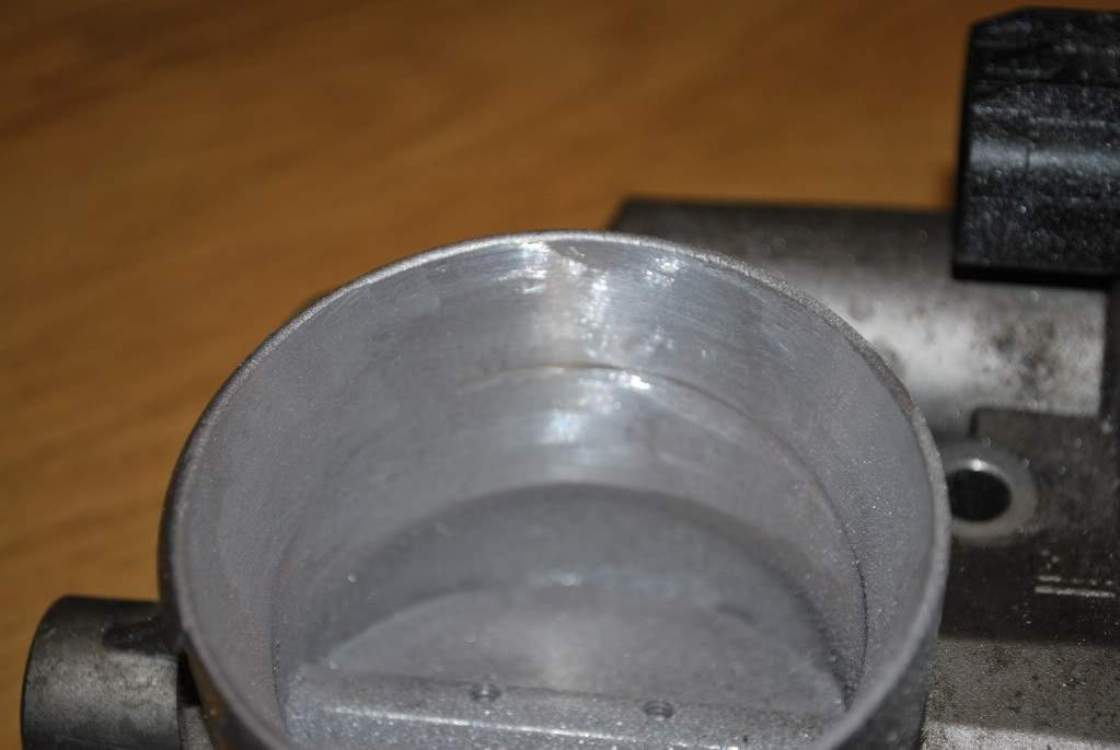 ai81.photobucket.com_albums_j213_mandarinvx_Throttle_20Body_DSC_1139.jpg