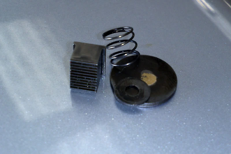 ai40.photobucket.com_albums_e233_Boothy72_enginedebris.jpg