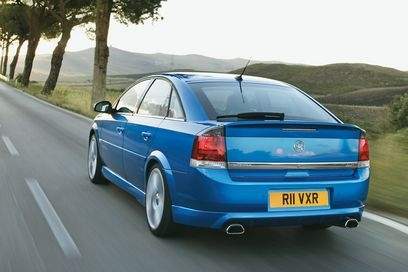 aphotos.evo.co.uk_images_front_picture_library_UK_dir_427_car_photo_213726_7.jpg