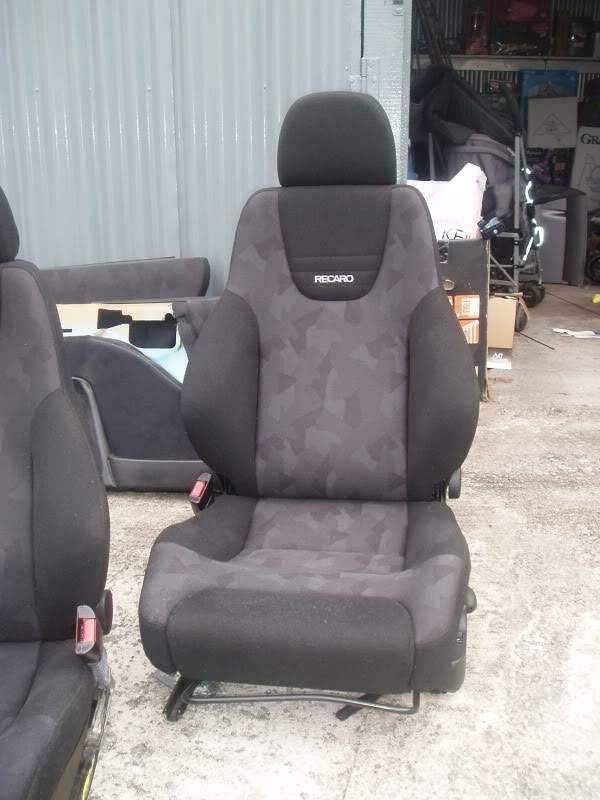 ai3.photobucket.com_albums_y62_johnnyn1973_seats003.jpg