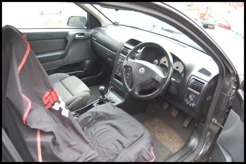 aimg.photobucket.com_albums_v23_silentstu_Astra_interior.jpg