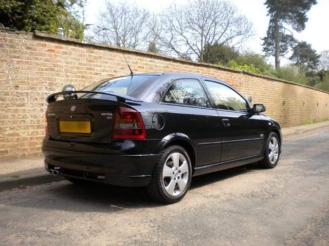 ai244.photobucket.com_albums_gg19_Mordoklej_Vauxhall_20Astra_20SRI_AstraSRI_04_2.jpg