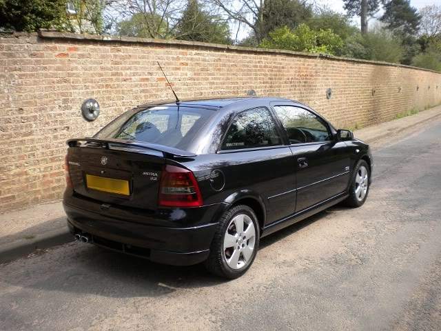 ai244.photobucket.com_albums_gg19_Mordoklej_Vauxhall_20Astra_20SRI_AstraSRI_04_2.jpg