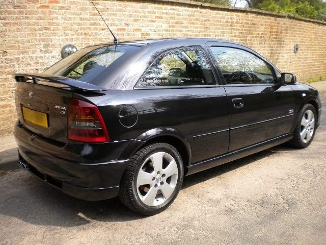 ai244.photobucket.com_albums_gg19_Mordoklej_Vauxhall_20Astra_20SRI_AstraSRI_04_2.jpg