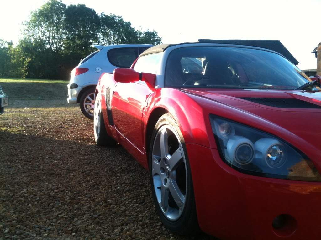 ai826.photobucket.com_albums_zz188_Seb_Ferraro_Cars_VX220_20Mk3_IMG_0278.jpg
