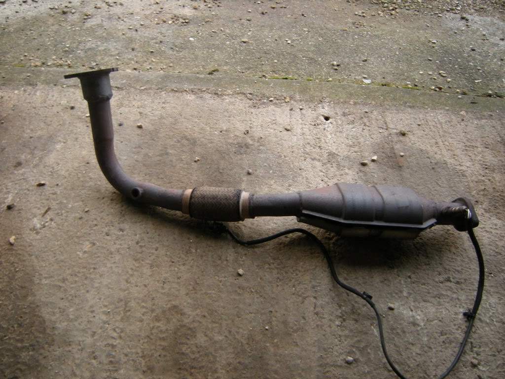 ai293.photobucket.com_albums_mm47_jaycalellvic_exhaust_DSCN3393.jpg