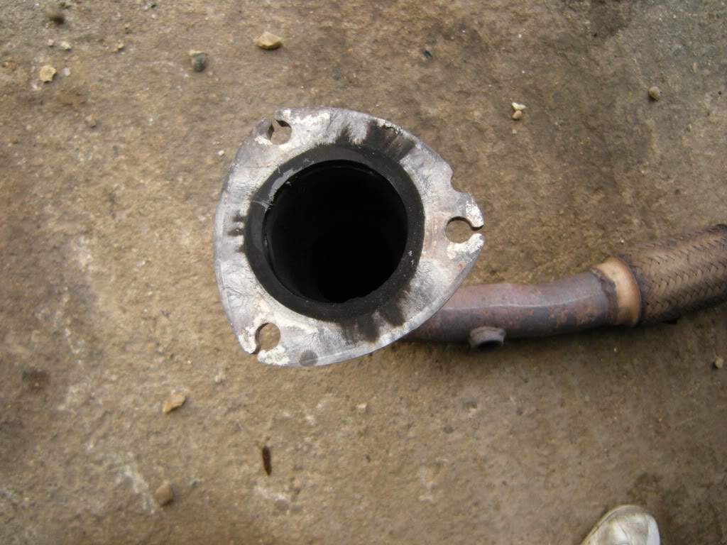 ai293.photobucket.com_albums_mm47_jaycalellvic_exhaust_DSCN3395.jpg
