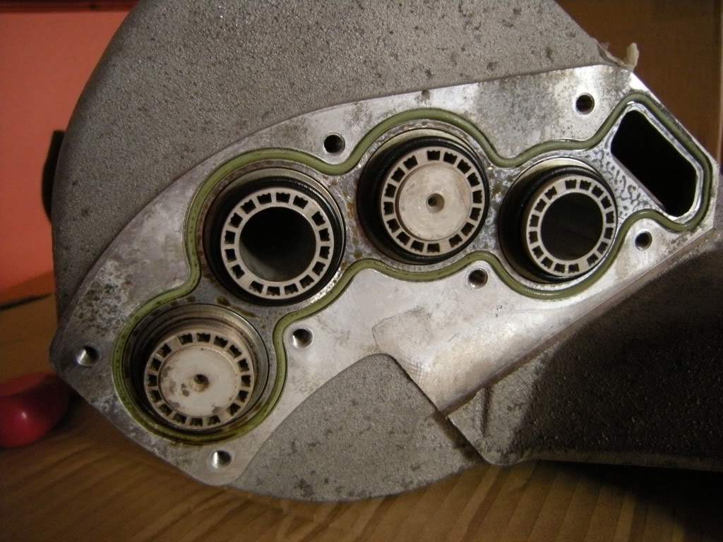 ai293.photobucket.com_albums_mm47_jaycalellvic_supercharger_DSCN3464.jpg