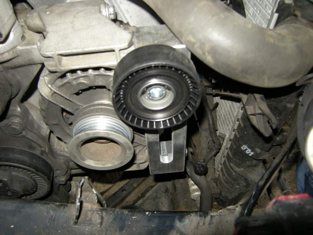 ai293.photobucket.com_albums_mm47_jaycalellvic_supercharger_DSCN3476.jpg