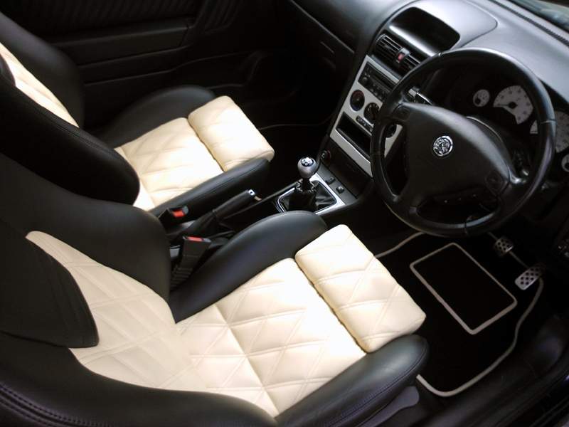 awww.illusional.co.uk_astra_pics_frontseatsmats.jpg