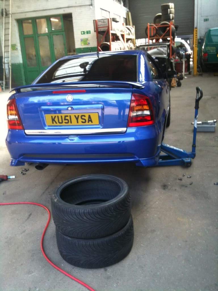 ai693.photobucket.com_albums_vv292_dewismotorsport_photo_380.jpg