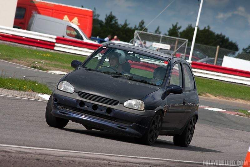 ai693.photobucket.com_albums_vv292_dewismotorsport_null_zps68dca3ff.jpg