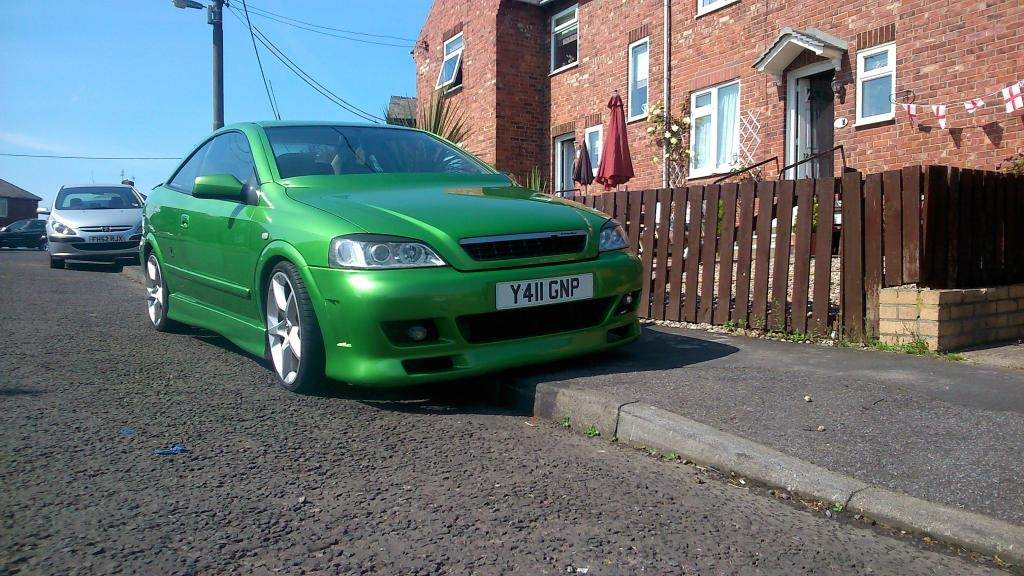 ai737.photobucket.com_albums_xx20_dannys_p08_astra_20coupe_DSC_01141.jpg