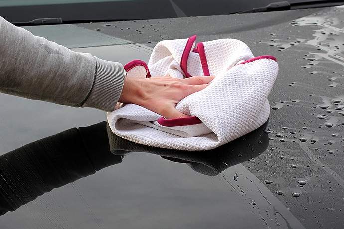 awww.cleanyourcar.co.uk_blog_wp_content_uploads_2014_11_drying_towel_folded.jpg