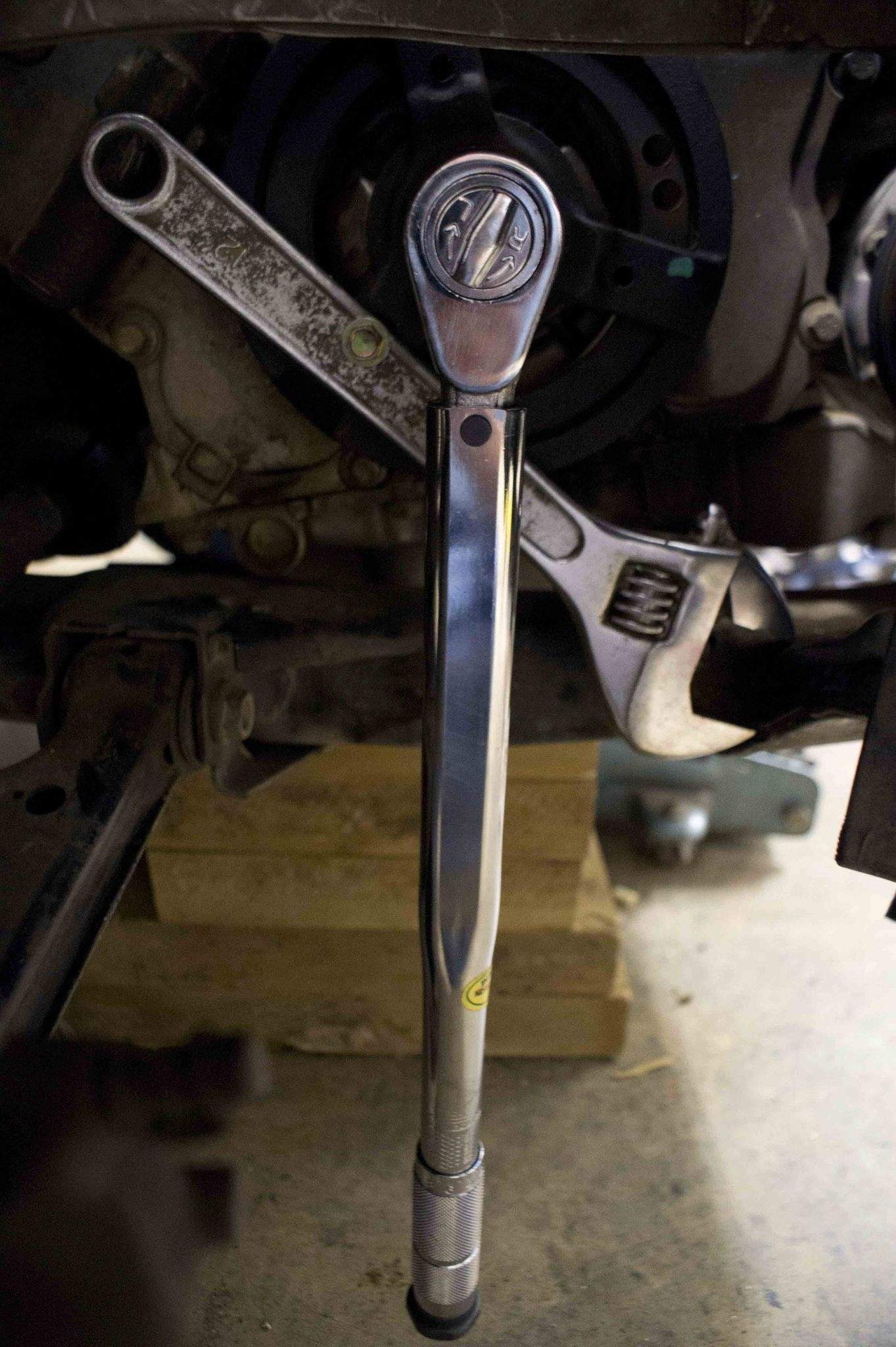 ImprovisedCrankShaftPulleyLockingTool.jpg